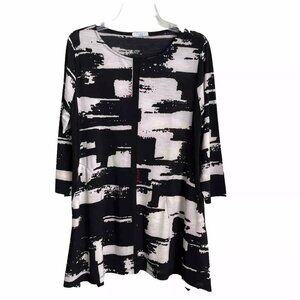 Terra SJ Apparel Black White Embroidered 3/4 Sleeve Tunic Pockets